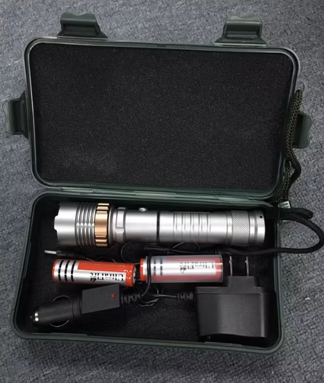 Lampes de poche d'éclairage en aluminium Zoomable Rechargeable 4000lm CREE Xml T6 LED Torche de lampe de poche tactique