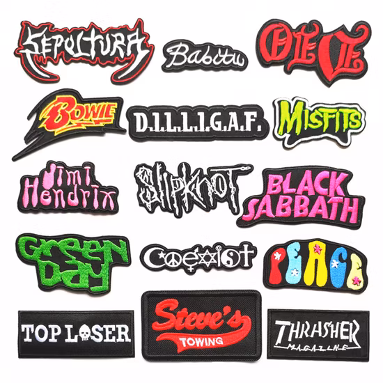 La Chine usine fournit des accessoires de vêtement colorés dessin animé fleur de tigre PVC Logo en caoutchouc étiquette personnalisée patch tactique uniforme personnalisé